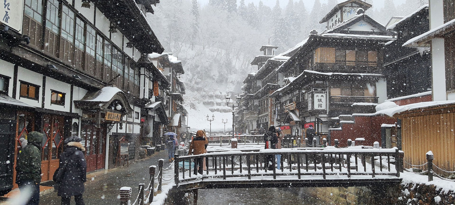 [大雪紛飛的銀山溫泉] 鄭慶鴻 北門區公所