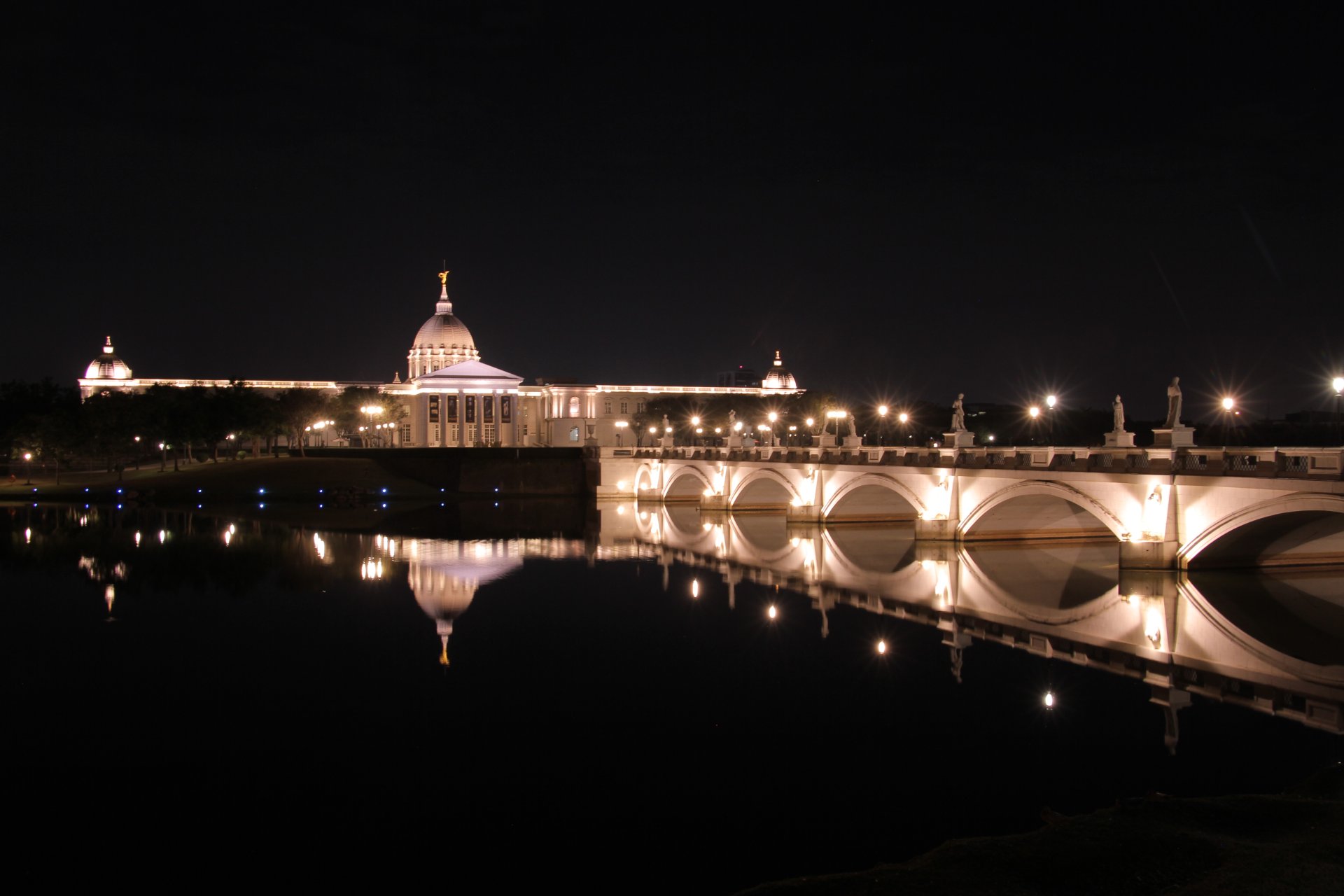 [夜色] 王佳鳳 鹽水區公所